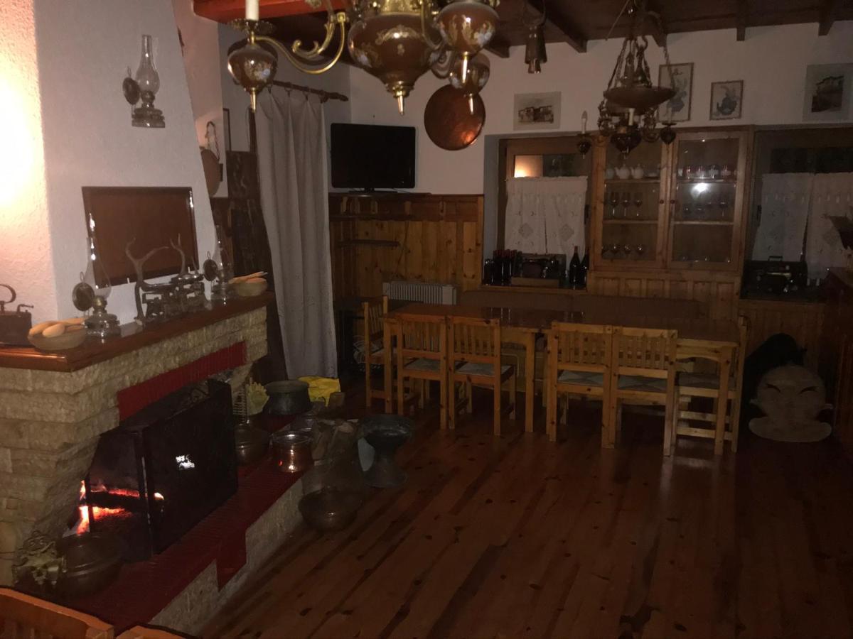 9Mouses Chasiotis Guest House Ampelakia ภายนอก รูปภาพ