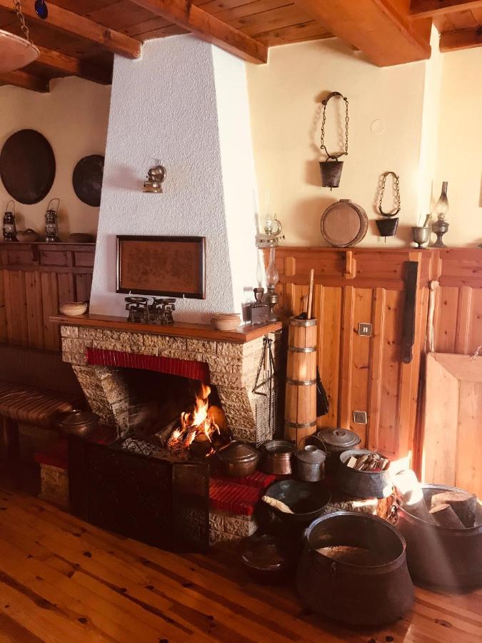 9Mouses Chasiotis Guest House Ampelakia ภายนอก รูปภาพ