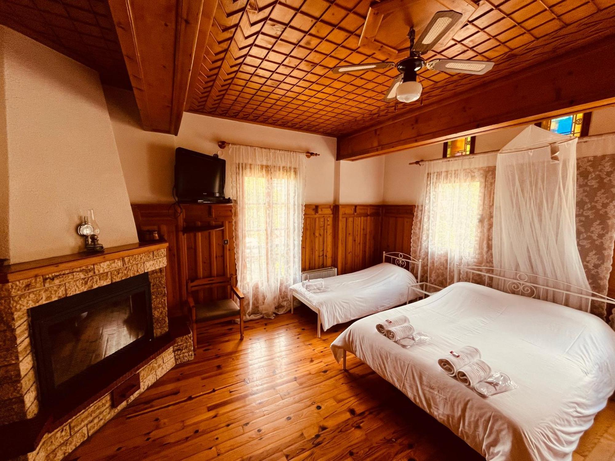 9Mouses Chasiotis Guest House Ampelakia ภายนอก รูปภาพ